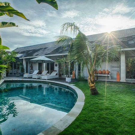 Villa Armani Seminyak Buitenkant foto