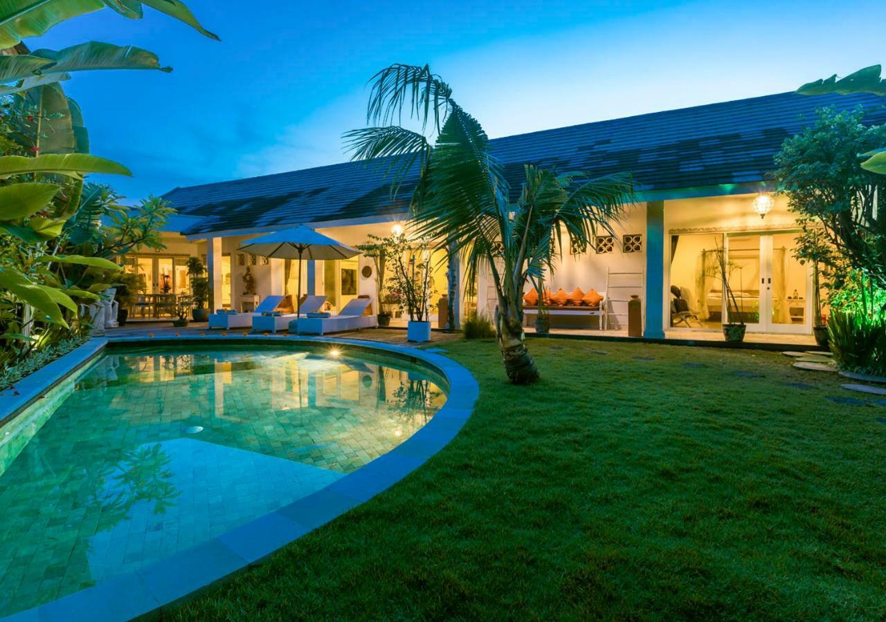 Villa Armani Seminyak Buitenkant foto